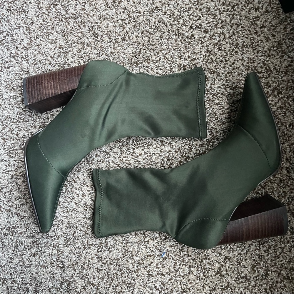 SZ 9 Steve Madden Heeled Boots. NWOT